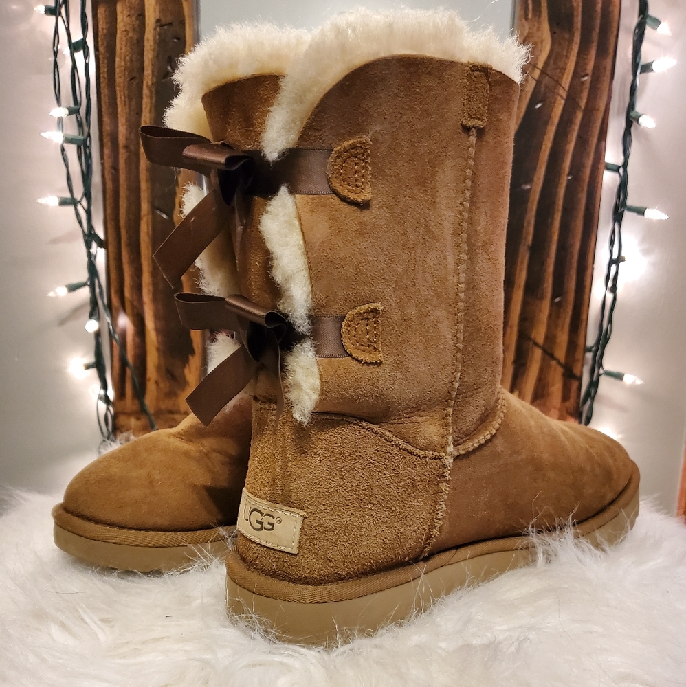 UGG bowtie boots. Brown. Size 9.